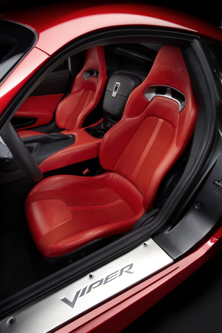  Dodge Viper SRT GTS 2012 года  (фото 29 из 60)